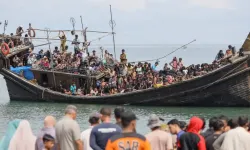 Arakanlı Müslümanlar denizlerde ölüme terk ediliyor