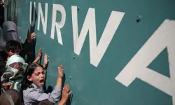 Terörist İsrail'den Kudüs'teki UNRWA eğitim merkezine baskın