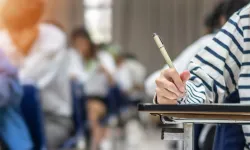 Zorunlu eğitim ülkeyi intiharın eşiğine sürüklüyor