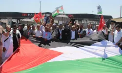 Beyazıt Meydanı'nda binlerce kişi Filistin için yürüdü