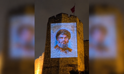 Edirnekapı'da yüz binlerce Suriyelinin katili Nasrallah'ın posteri yansıtıldı