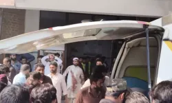 Pakistan'da cami yakınında patlama: 21 ölü, 80'den fazla yaralı