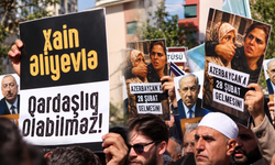 Azerbaycan’daki başörtüsü yasağı İstanbul’da protesto edildi