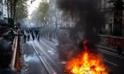 Fransa'da sokağa çıkma yasağı uzatıldı