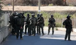 Terörist İsrail ordusu Suriye'ye girdi: Evlere baskın, tarım arazilerine ateş!