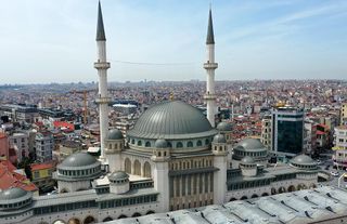 Taksim Camii'nin açılışının 2. yılı sebebiyle Kur'an-ı Kerim okundu