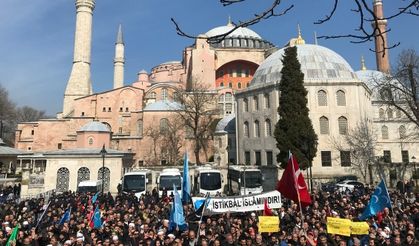 Müslüman Anadolu Ayasofya'ya "Akın" Etti!