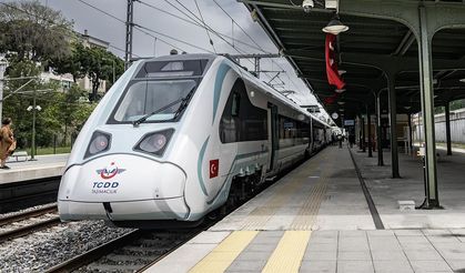 Milli elektrikli tren bugün Adapazarı'ndan yolcu taşımaya başlayacak