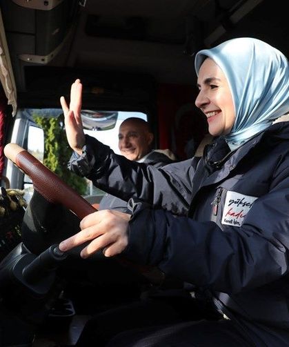 "Nüfus eriyor" diye feryat eden Aile Bakanı, kadınları evden uzaklaştırıyor