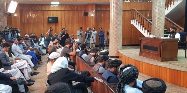 Afganistan’da “akrabayı kayırma” yasağı