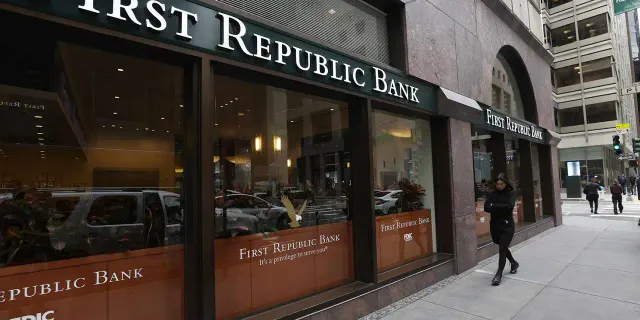 First Republic Bank'a 30 milyar dolarlık mevduat desteği