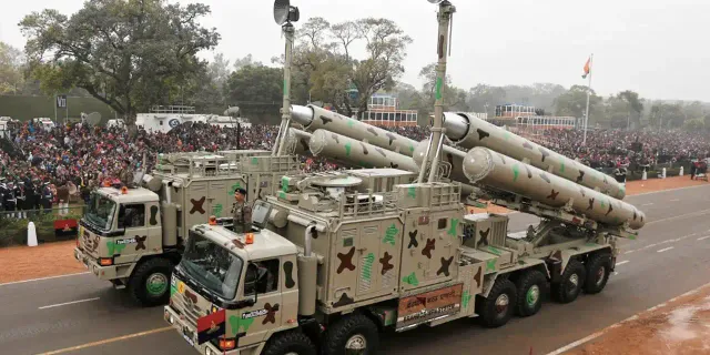 Hindistan 8,5 milyar dolarlık askeri teçhizat alımını onayladı