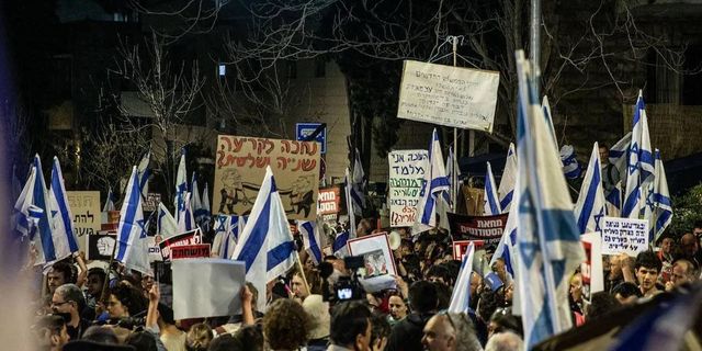 Yahudi askerler Netanyahu’nun “yargı düzenlemesi”ne karşı ayaklandı