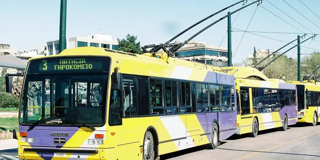 Atina'da otobüs şoförleri iş bırakma eylemi yapıyor