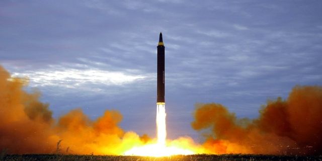 Kuzey Kore’nin fırlattığı balistik füzenin yeni tip füze olabileceği iddia ediliyor