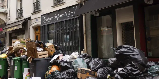 Paris’i yeni bir çöp dalgası bekliyor: Çalışanlar yine greve gidiyor