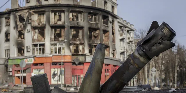Rusya, Ukrayna’nın başkenti Kiev dahil bazı şehirleri bombaladı