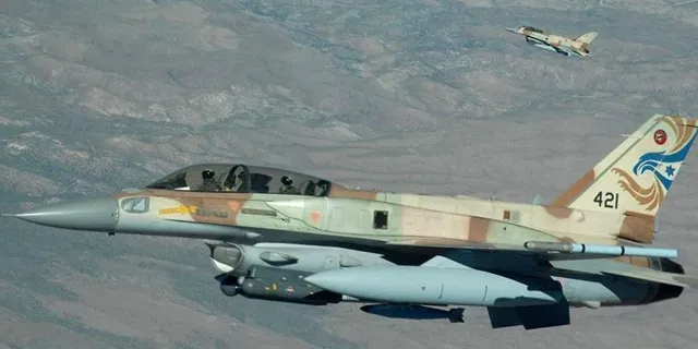 İsrail savaş uçakları Gazze'de 2 evi vurdu