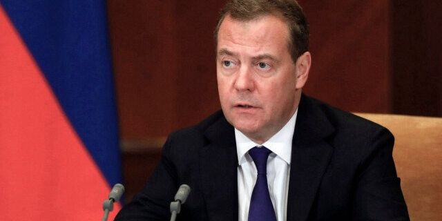 Medvedev: İngiliz yetkililer meşru hedef olarak görülebilir