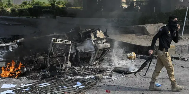 Pakistan'daki protestolarda ölenlerin sayısı 9'a çıktı