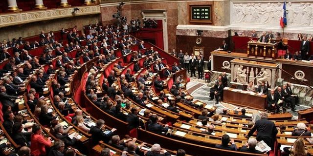 Fransa'da muhalefet emeklilik reformunun iptalini öngören tasarıyı geri çekti