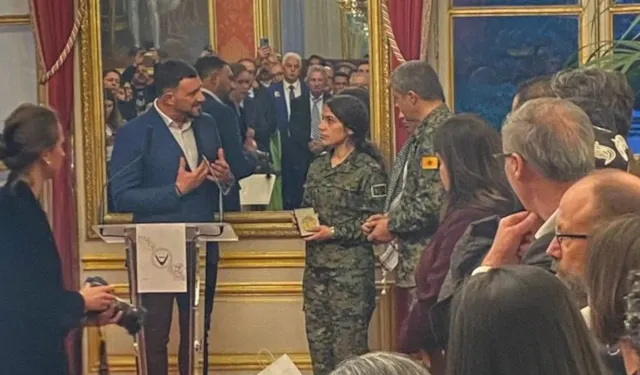 Fransa Senatosu’nda YPG komutanlarına “onursuzluk madalyası” verildi