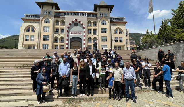 Depremzede ailelerden Ebrar Sitesi'nin yıkılmasına ilişkin suç duyurusu