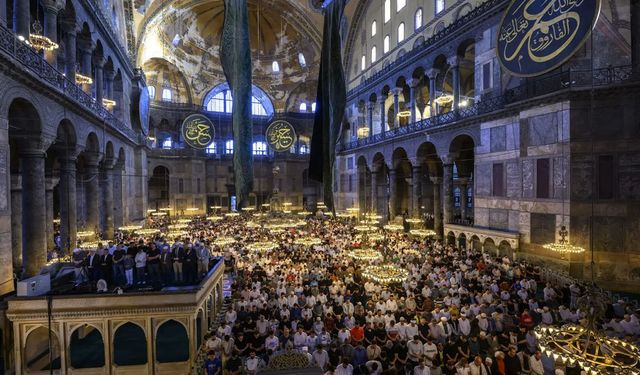 Müslüman Anadolu, bayram namazı sebebiyle camilere akın etti