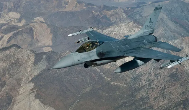 ABD, 'İran'ın Basra Körfezi'nde gemilere müdahalesi' bahanesiyle bölgeye F-16 konuşlandırıyor