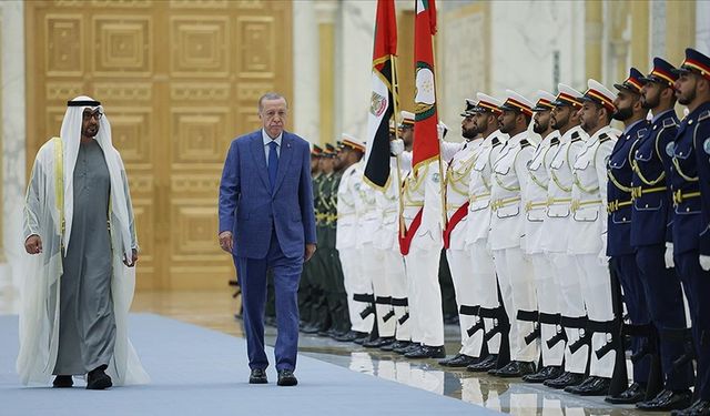 Cumhurbaşkanı Erdoğan, BAE’de: Al Nahyan resmi törenle karşıladı