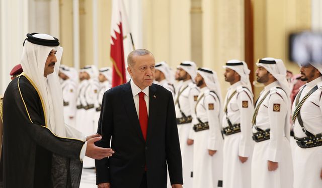 Erdoğan Katar'da resmi törenle karşılandı