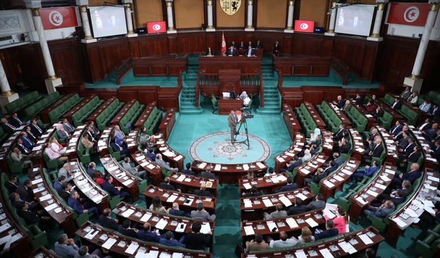 Tunus parlamentosu Nahda Hareketi'ni terör listesine dahil etmeyi planlıyor