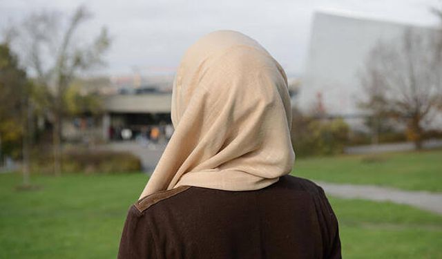 Berlin'de uygulanan başörtüsü yasağı kaldırıldı
