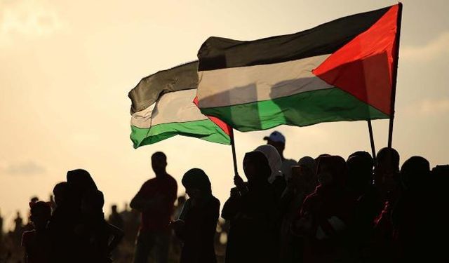 Kemalist Oğuzhan Uğur'un "Filistinliler toprak sattı" yalanına İsmail Halis'ten cevap