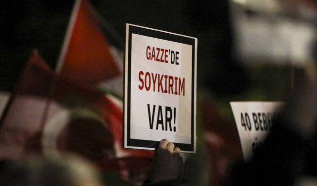 Şifa Hastanesi'ne yapılan saldırıya sağlıkçılardan protesto