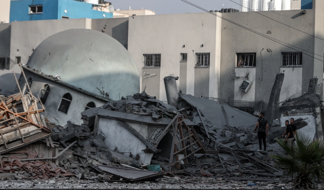 Terörist İsrail Gazze Şeridi'nde 3 cami daha bombaladı