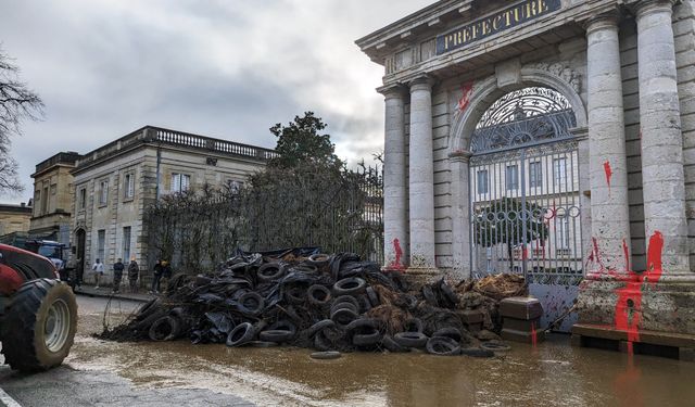 Fransa çiftçi eylemleri büyümeye devam ediyor: Traktörler Paris'te