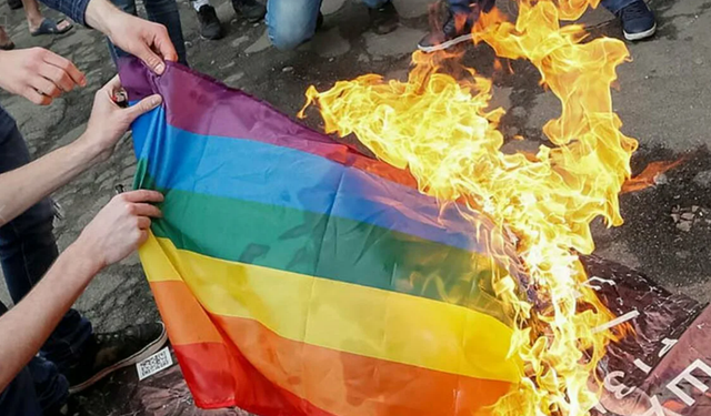 Sapkın nonoş lobisinin (lgbt) Dernek Başkanı, çocuk tacizinden tutuklandı