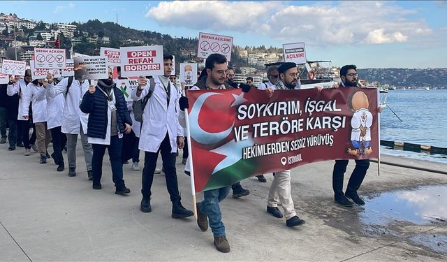 İstanbul'da hekimlerden Gazze'ye destek yürüyüşü