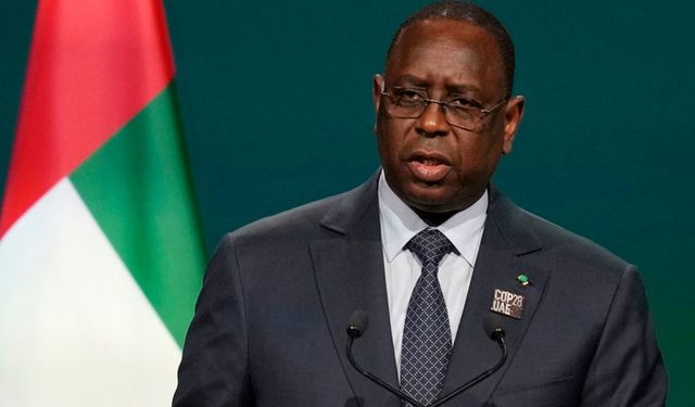 Senegal Cumhurbaşkanı Sall, üç hafta kala devlet başkanlığı seçimlerini erteledi