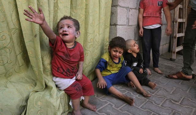 Gazze'de çocuklar ölümle pençeleşiyor!