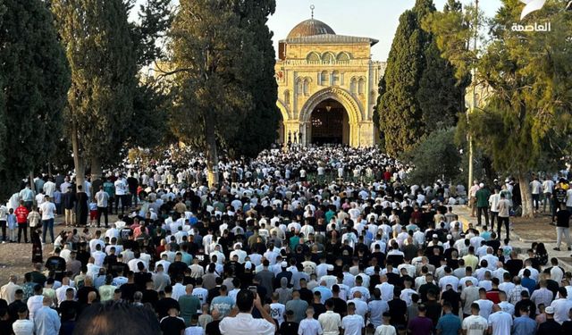 Binlerce Müslüman bayram namazını Mescid-i Aksa'da kıldı