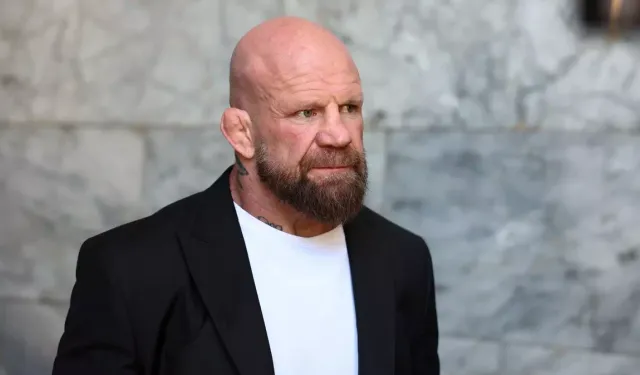 Ünlü sporcu Jeff Monson, Müslüman olduktan sonra Türkiye'de ilk cuma namazını kıldı