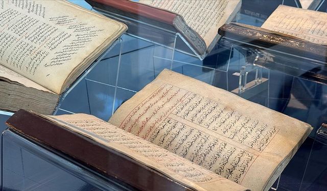 "Öncü Bir Eser: Garibname" sergisi Süleymaniye'de açıldı