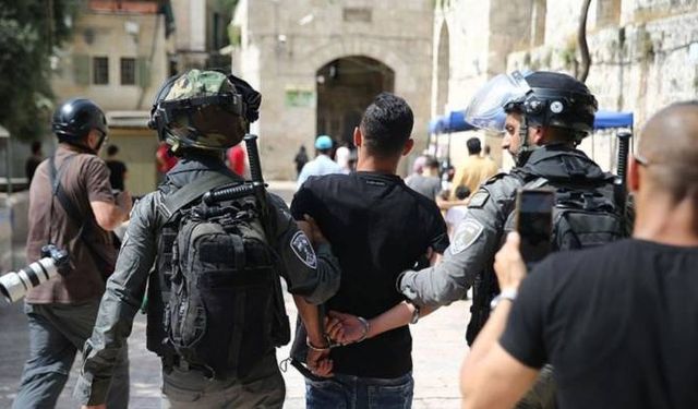 Batı Şeria'da terörist İsrail baskınları:  İki Filistinli gözaltına alındı