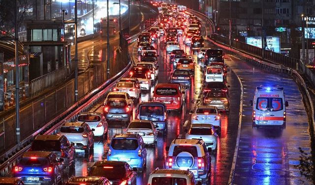 Deprem sonrası İstanbul'dan çıkışlar arttı