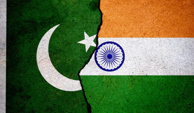 Keşmir saldırısı Hindistan ve Pakistan'ı karşı karşıya getirdi