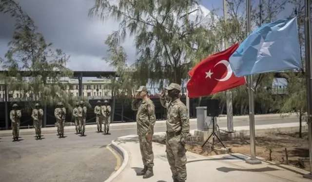 Somali: Türkiye Mogadişu'ya 500 asker gönderdi