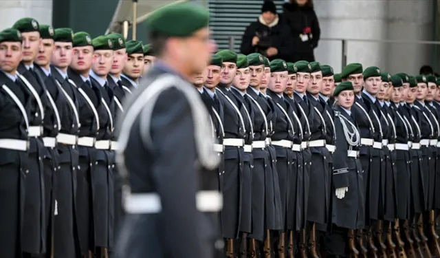 Ordusu, sanayisi ve nesilleriyle Alman militarizmi dönüyor