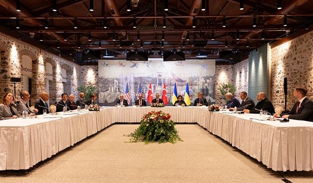 İstanbul'da Ukrayna-ABD-Türkiye 3'lü zirvesi başladı